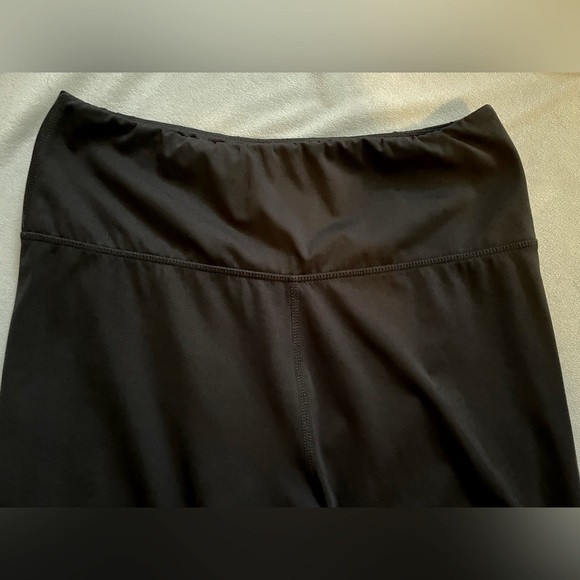 Cut the Frills Black Star Leggings - Picture 4 of 9